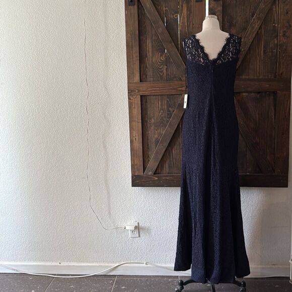 Adrianna Papell Elegant Sleeveless Lace Trumpet Navy Gown - Picture 11 of 17